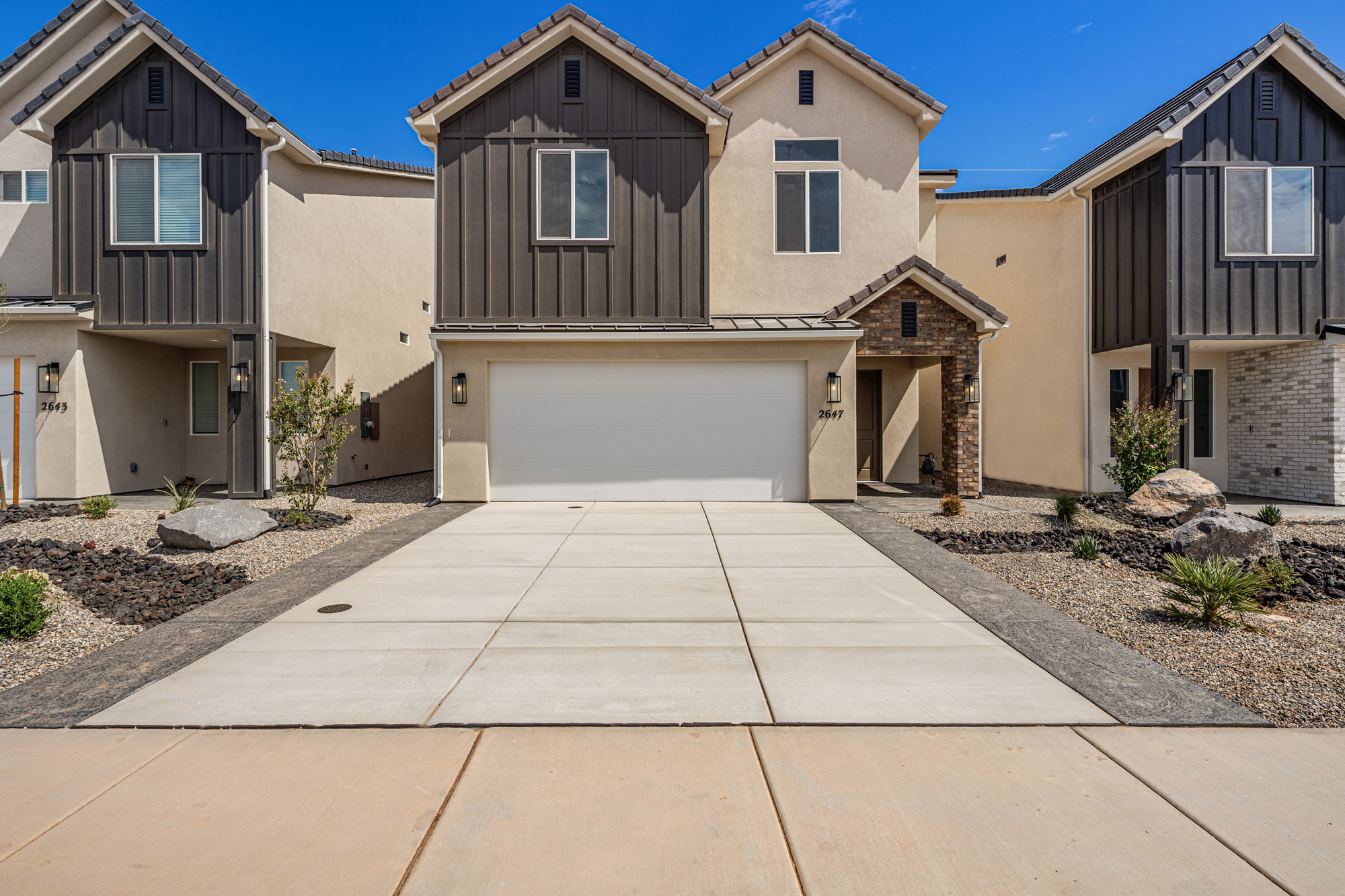 2647 E Suniva Way